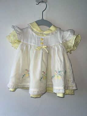 Vintage Baby Togs Pinafore Dress Sz 3/6M Yellow White Embroidered Flowers Bows